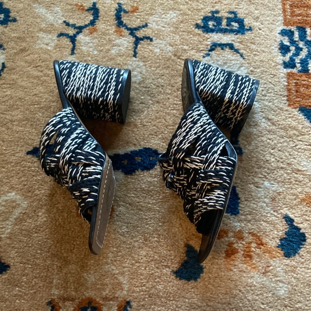 Like new size 9 Vince Camuto black and white chunky heels - Picture 6 of 9